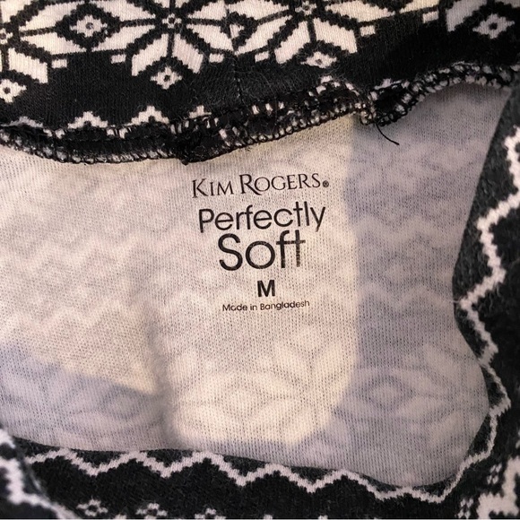 Kim Rogers size Medium perfectly soft mock turtleneck black white snowflakes - Picture 5 of 6